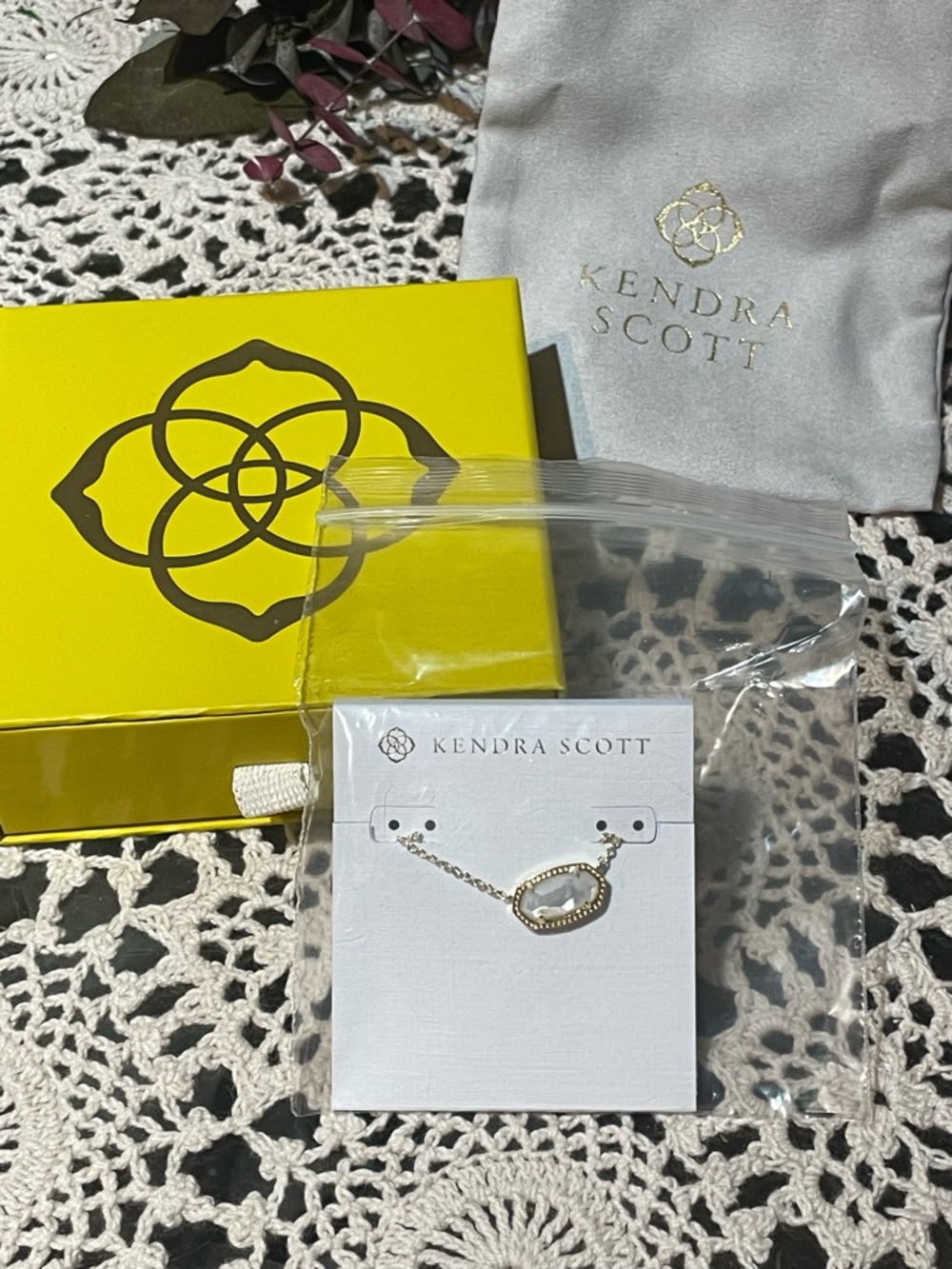 Kendra Scott Gold Glass Illusion Pendant Necklace - White